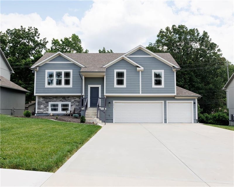 8815 W Longview Pw, Kansas City, MO 64138