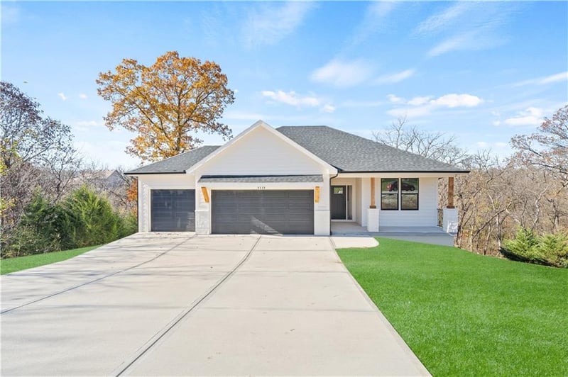 25995 140th St, Olathe, KS 66061