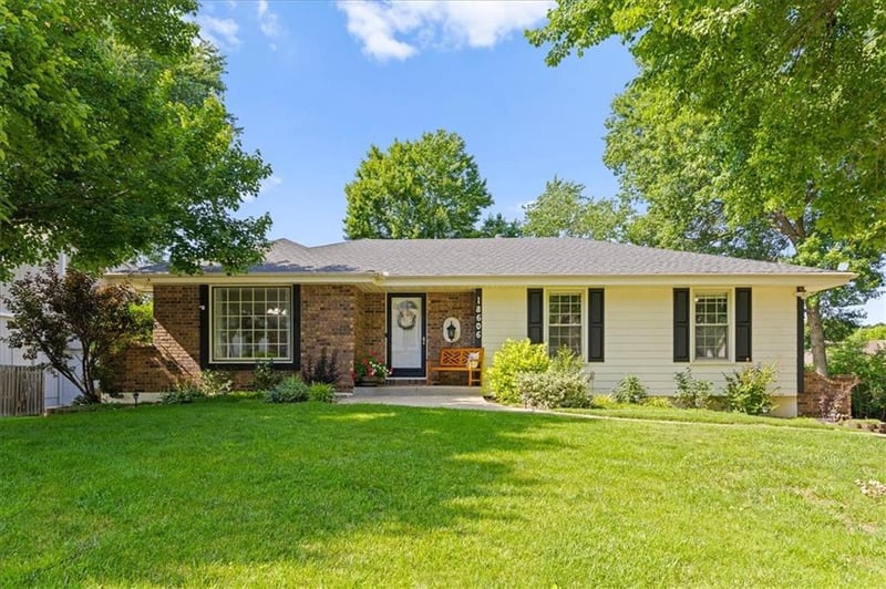 18606 28th St, Independence, MO 64057