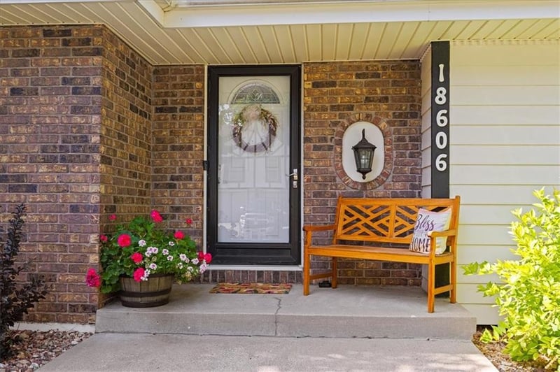 18606 28th St, Independence, MO 64057