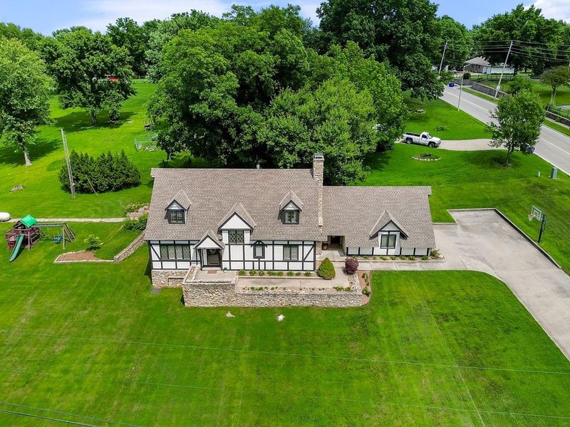 5475 Clare Rd, Shawnee, KS 66226