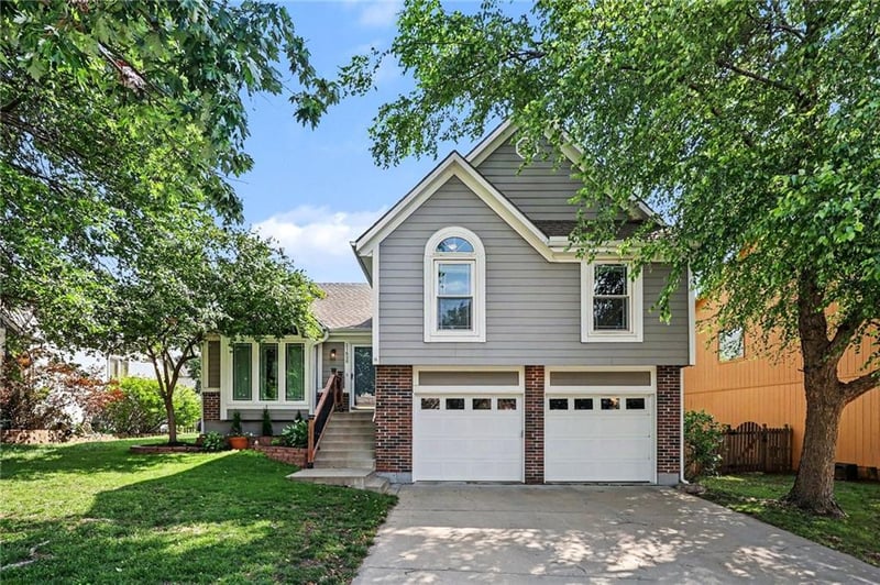 21620 53rd St, Shawnee, KS 66226