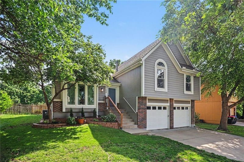 21620 53rd St, Shawnee, KS 66226