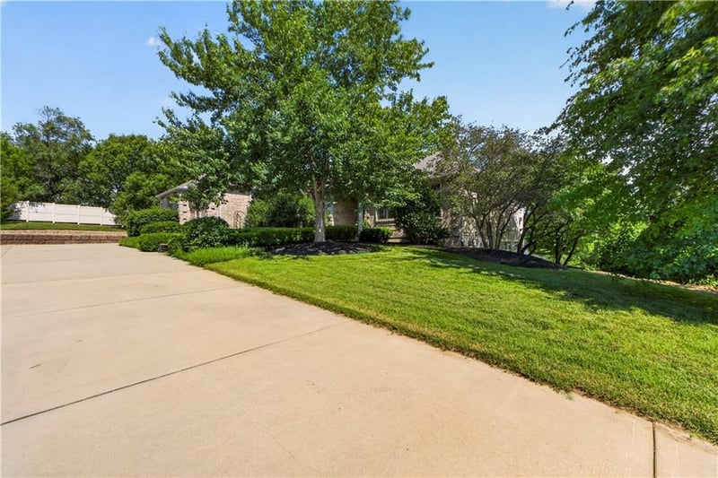 15526 Evans Rd, Basehor, KS 66007