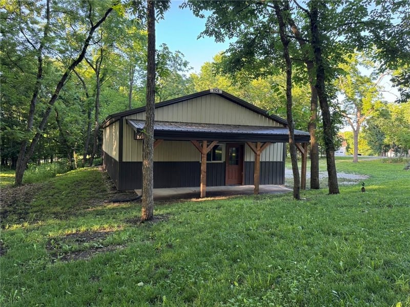 93 Enchanted Ln, Linn Valley, KS 66040