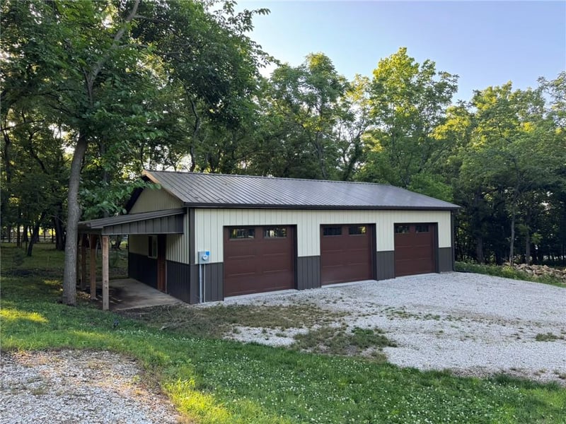 93 Enchanted Ln, Linn Valley, KS 66040