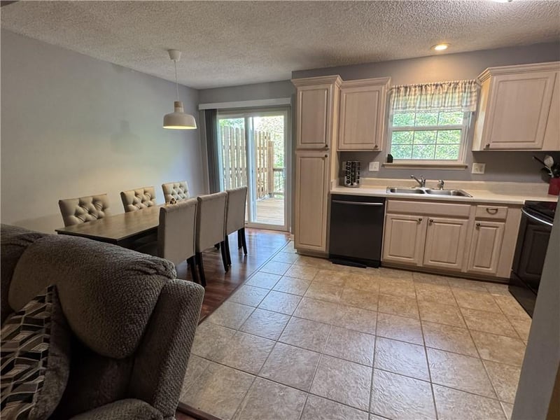 3529 Austin Dr, Lee's Summit, MO 64064