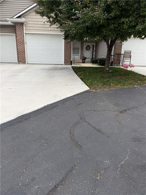 3529 Austin Dr, Lee's Summit, MO 64064