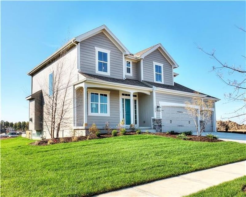 4401 Gateway Dr, Lee's Summit, MO 64064