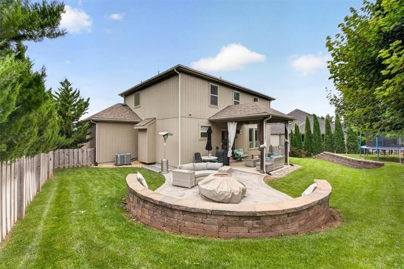 4401 Gateway Dr, Lee's Summit, MO 64064