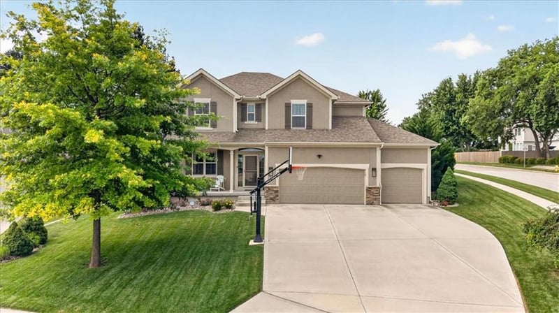 4401 Gateway Dr, Lee's Summit, MO 64064