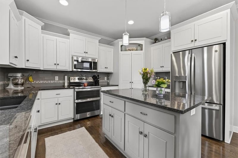 4401 Gateway Dr, Lee's Summit, MO 64064