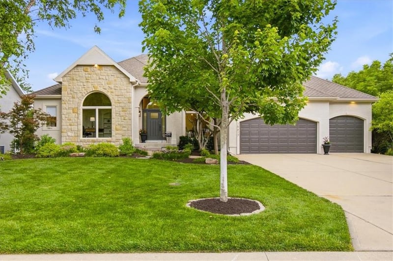 15617 Pawnee St, Overland Park, KS 66224