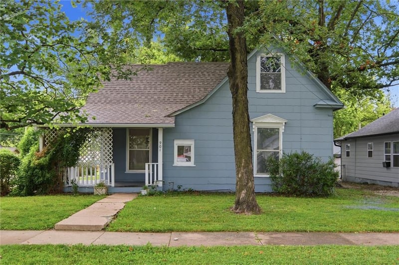 901 Pacific Ave, Osawatomie, KS 66064