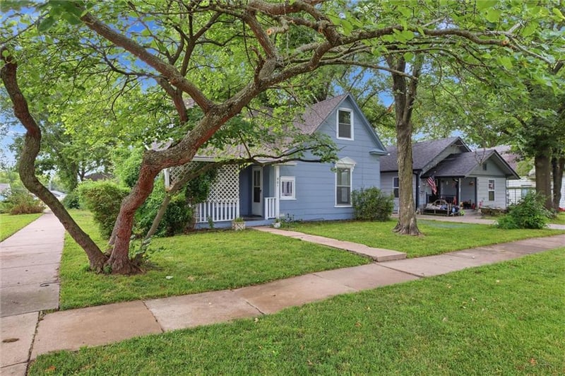 901 Pacific Ave, Osawatomie, KS 66064