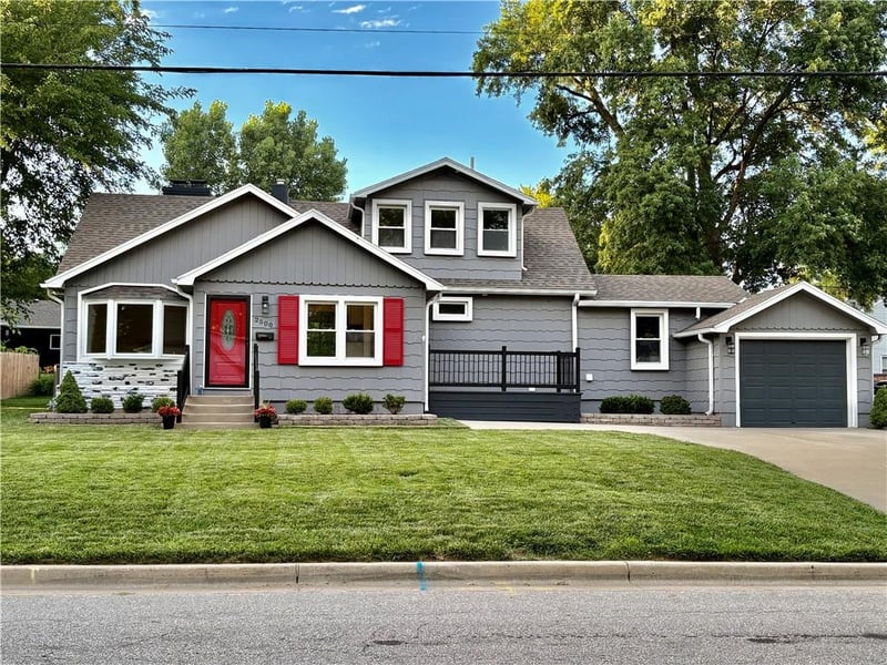 2500 47th Ter, Westwood, KS 66205