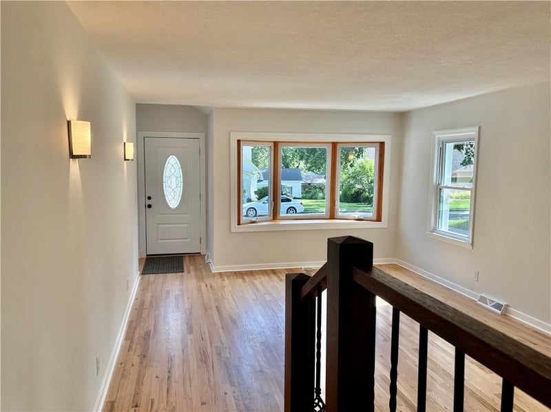 2500 47th Ter, Westwood, KS 66205