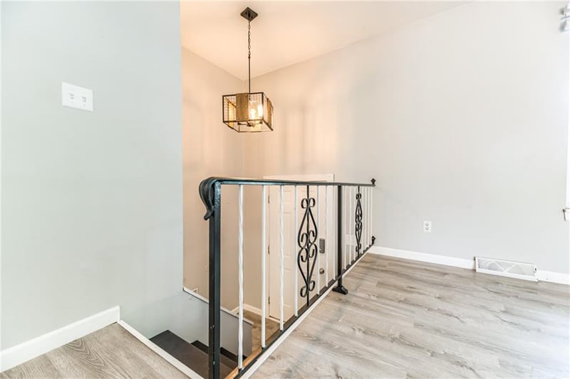 9404 59th Ter, Parkville, MO 64152