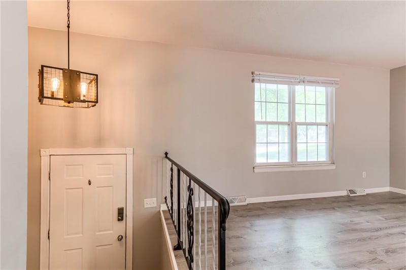 9404 59th Ter, Parkville, MO 64152