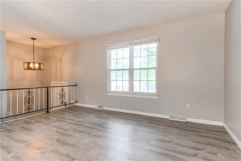 9404 59th Ter, Parkville, MO 64152