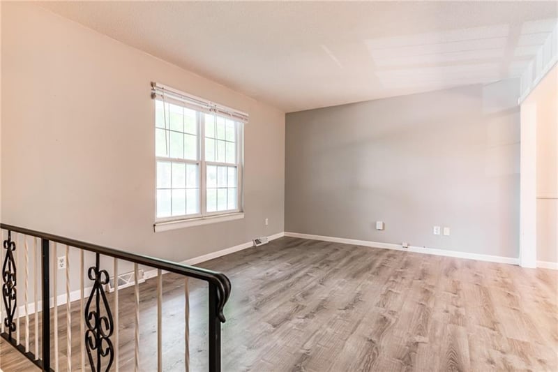 9404 59th Ter, Parkville, MO 64152