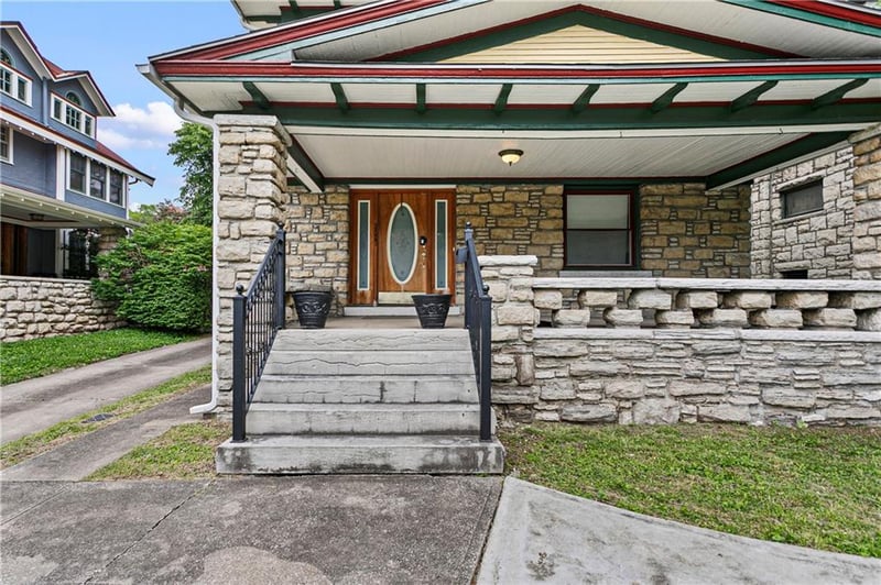3527 Kenwood Ave, Kansas City, MO 64109