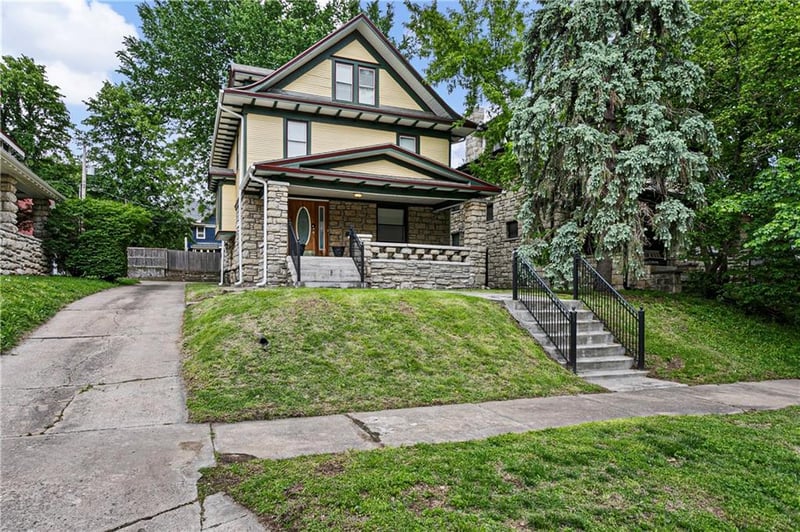 3527 Kenwood Ave, Kansas City, MO 64109