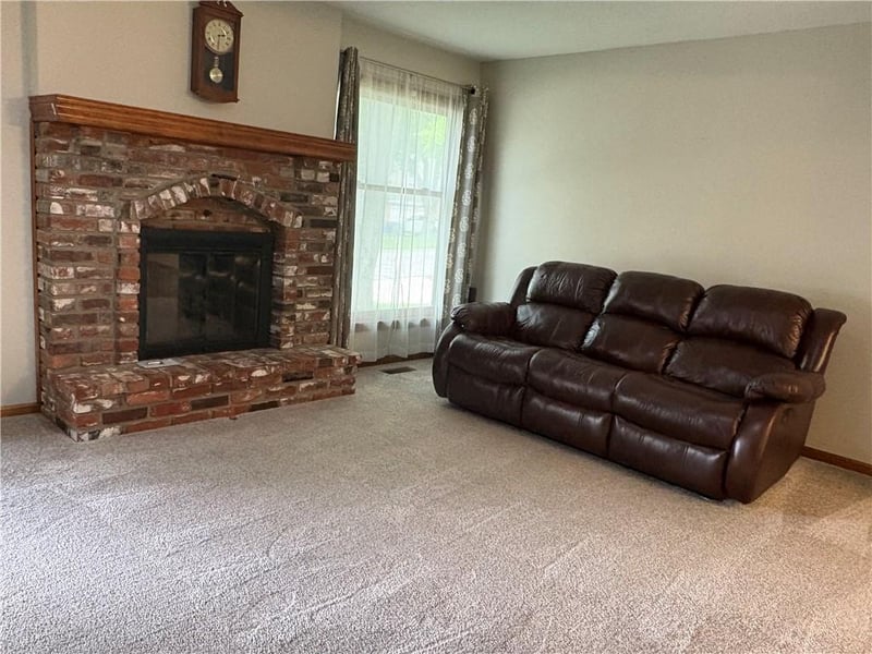 819 Northview St, Olathe, KS 66061
