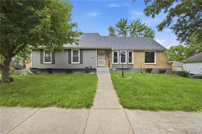 3800 Shady Lane Dr, Gladstone, MO 64119