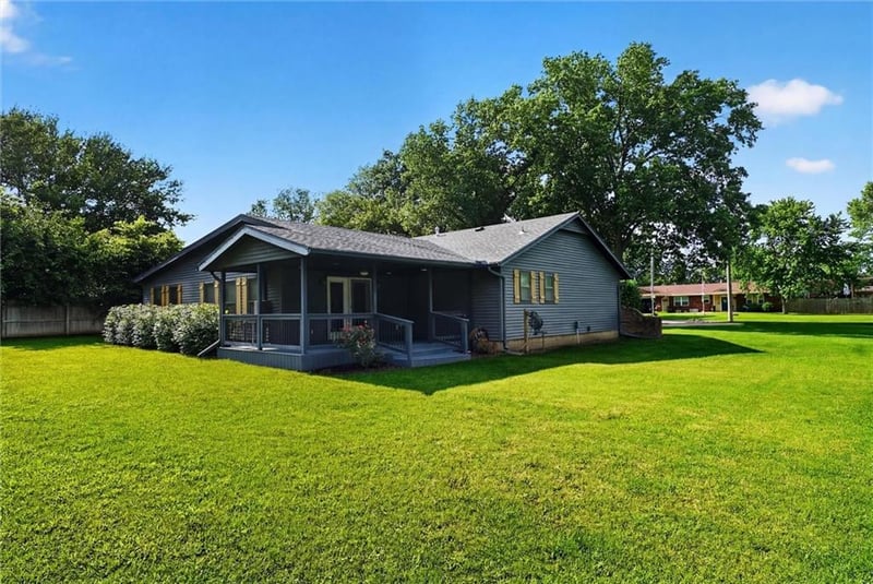 3303 W 2nd St, Coffeyville, KS 67337