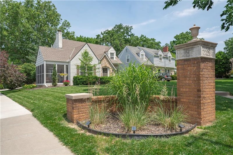 400 74th Ter, Kansas City, MO 64131