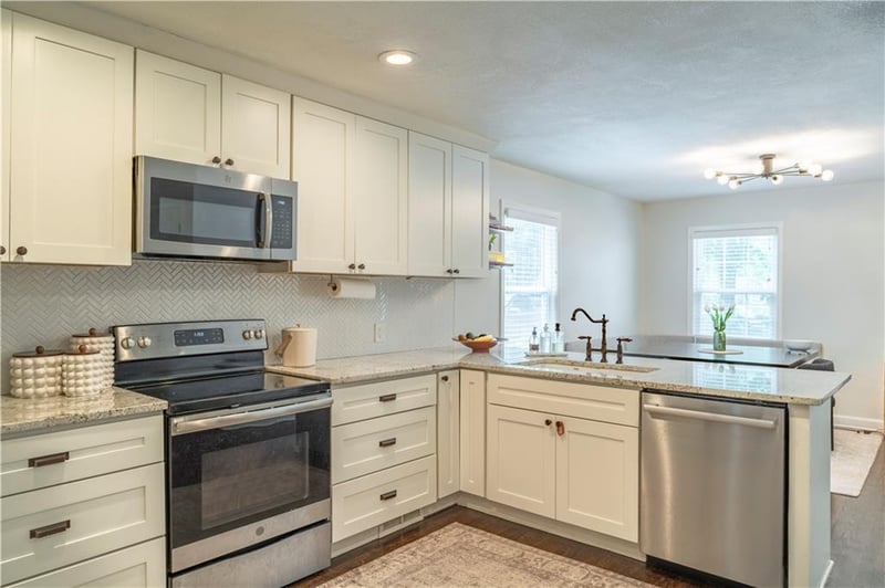 400 74th Ter, Kansas City, MO 64131
