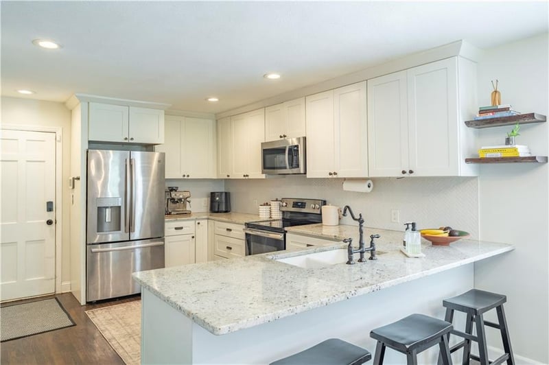 400 E 74th Ter, Kansas City, MO 64131