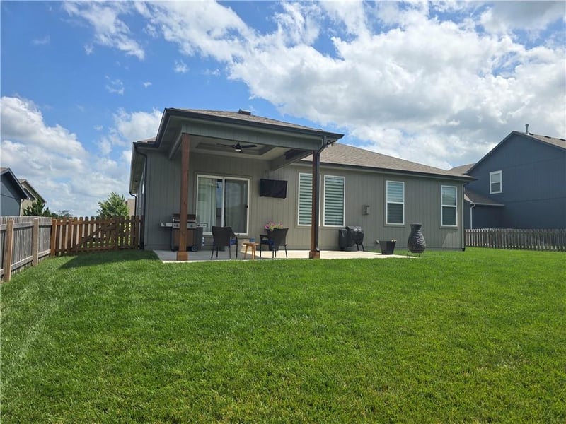 131 Briar Valley Ln, Blue Springs, MO 64064