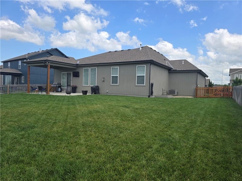 131 Briar Valley Ln, Blue Springs, MO 64064