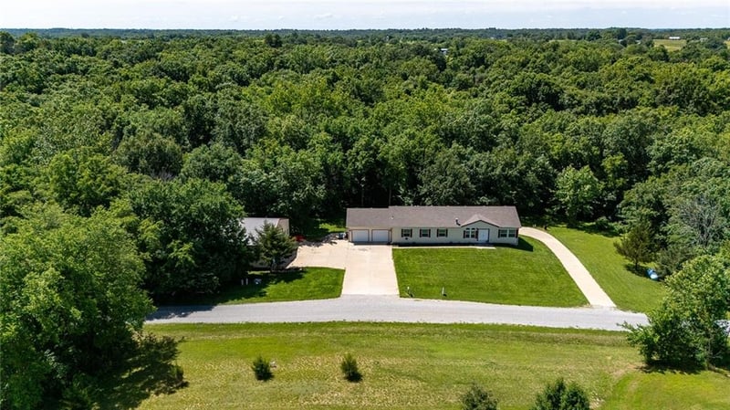 6375 Vollmer Dr, Lathrop, MO 64465