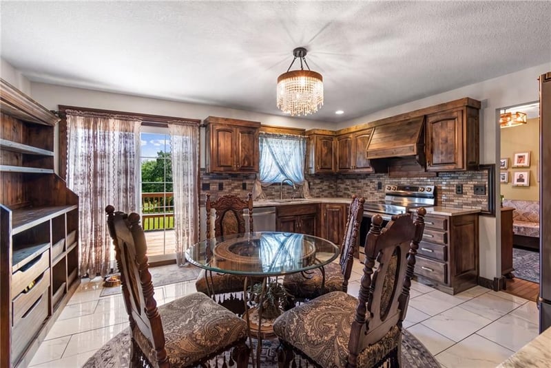 8686 69 Hw, Cameron, MO 64429