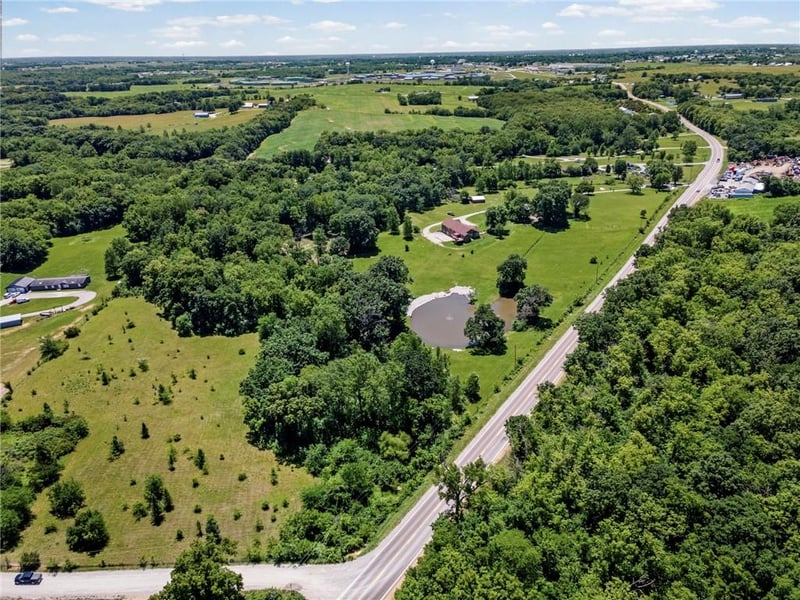 8686 69 Hw, Cameron, MO 64429