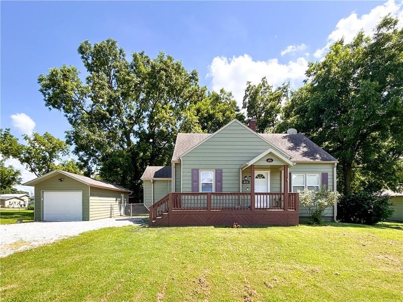 613 Market St, Lacygne, KS 66040