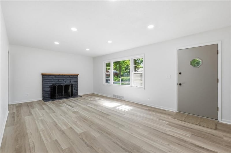 10420 Palmer Ave, Kansas City, MO 64134