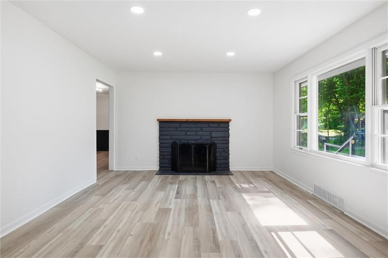 10420 Palmer Ave, Kansas City, MO 64134