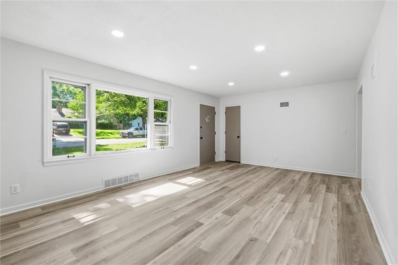 10420 Palmer Ave, Kansas City, MO 64134