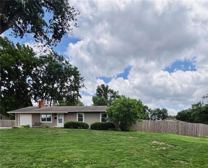 11935 70th St, Shawnee, KS 66216