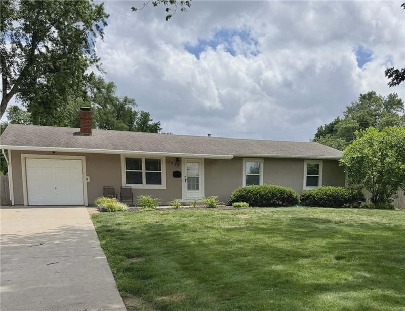 11935 70th St, Shawnee, KS 66216