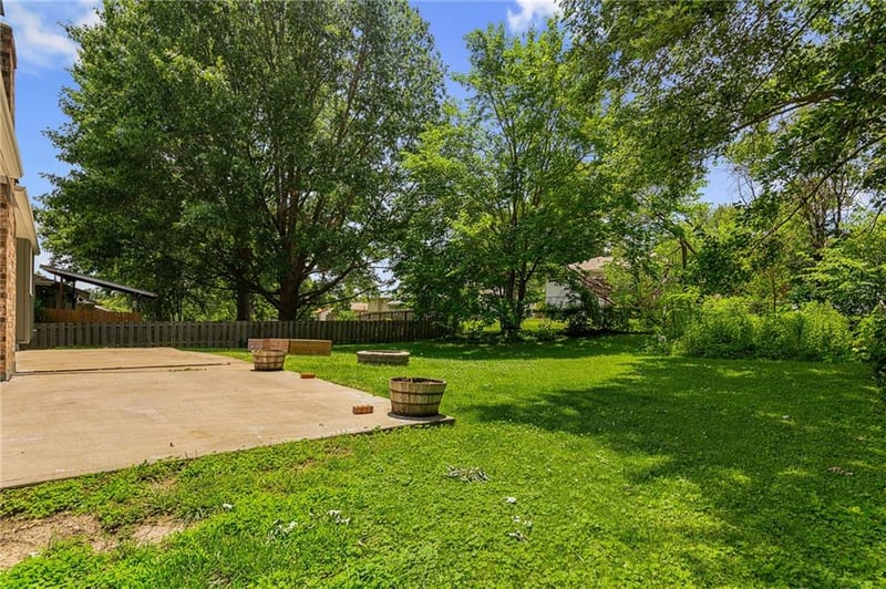 7401 77th Ter, Kansas City, MO 64152