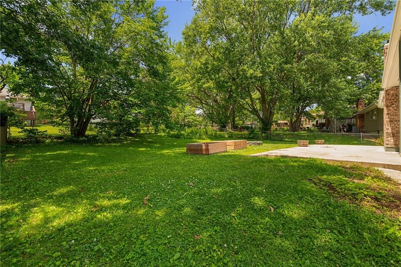 7401 77th Ter, Kansas City, MO 64152
