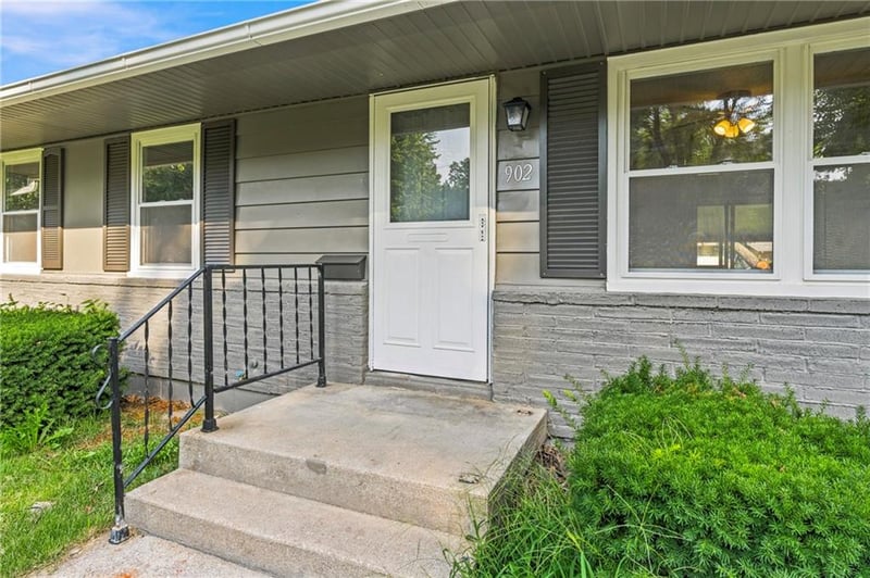 902 Ute St, Independence, MO 64056