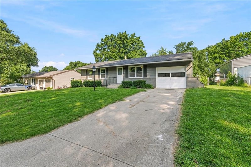 902 Ute St, Independence, MO 64056