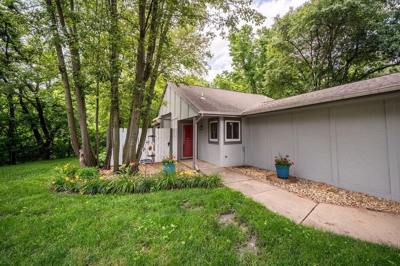 4033 Crossgate Ct, Lawrence, KS 66047