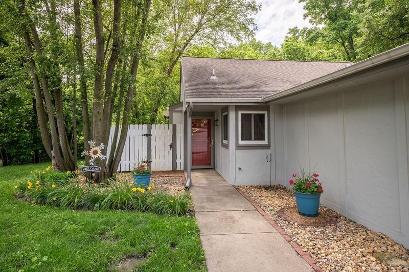 4033 Crossgate Ct, Lawrence, KS 66047